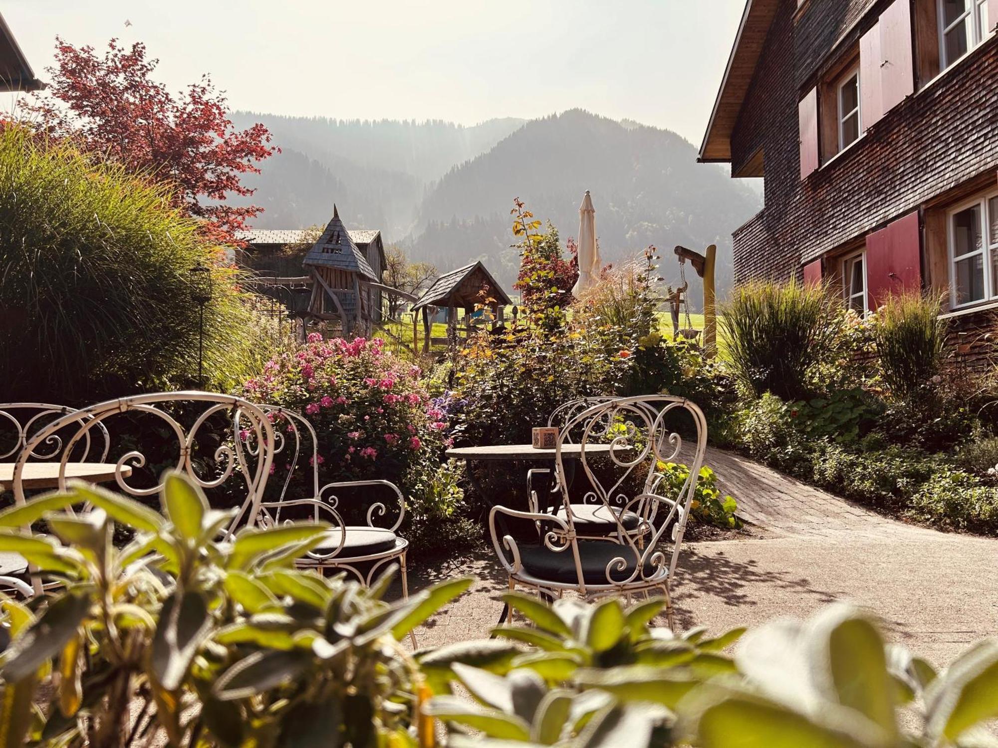 Alpen Hotel Post Au (Vorarlberg) Exteriör bild